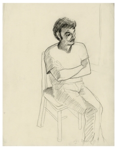 “Retrato de Carlitos de brazos cruzados” Lápiz carbón sobre papel Conqueror amarillo, 22 × 27,8 cm 1988 | Colección del artista